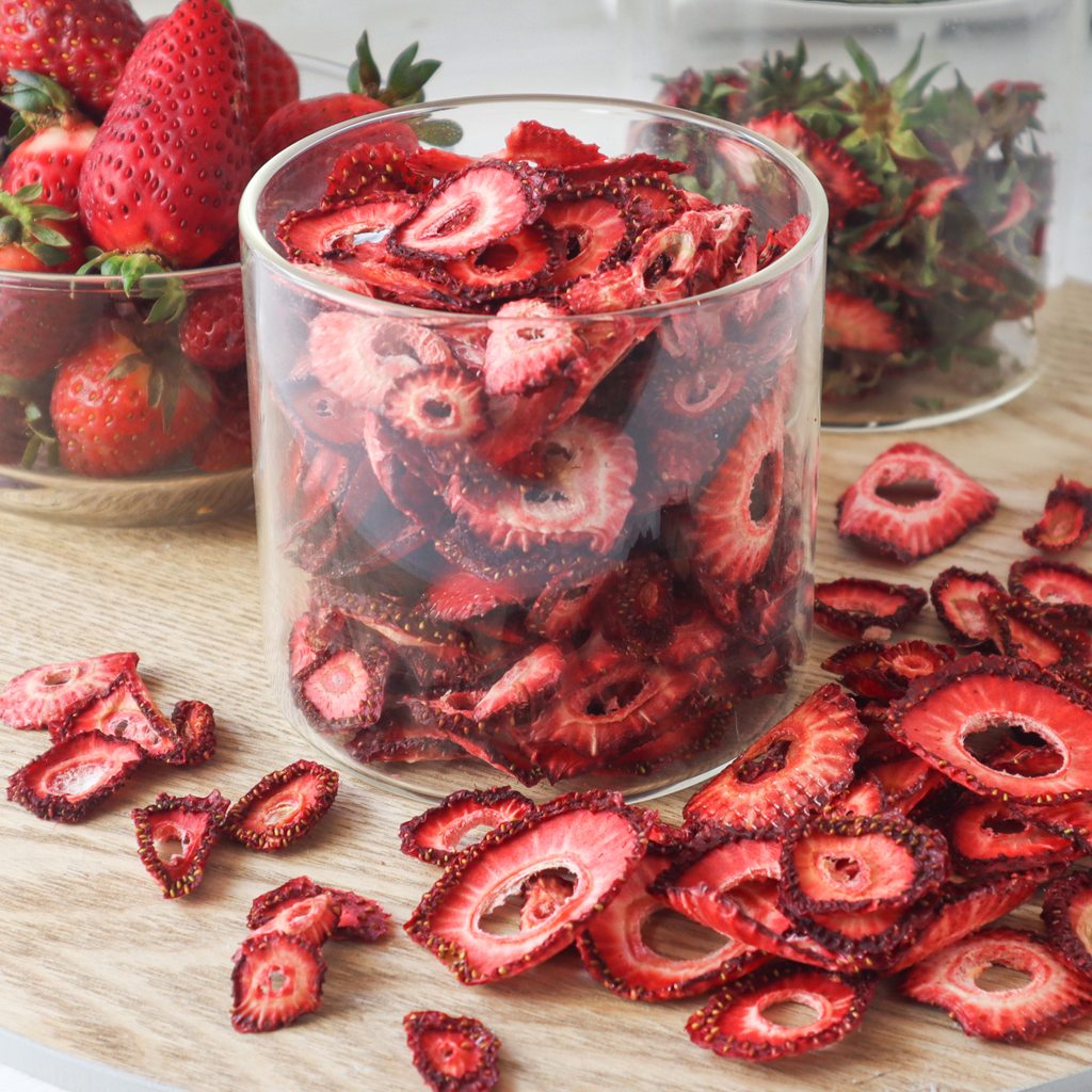 How to dry strawberries in a dehydrator